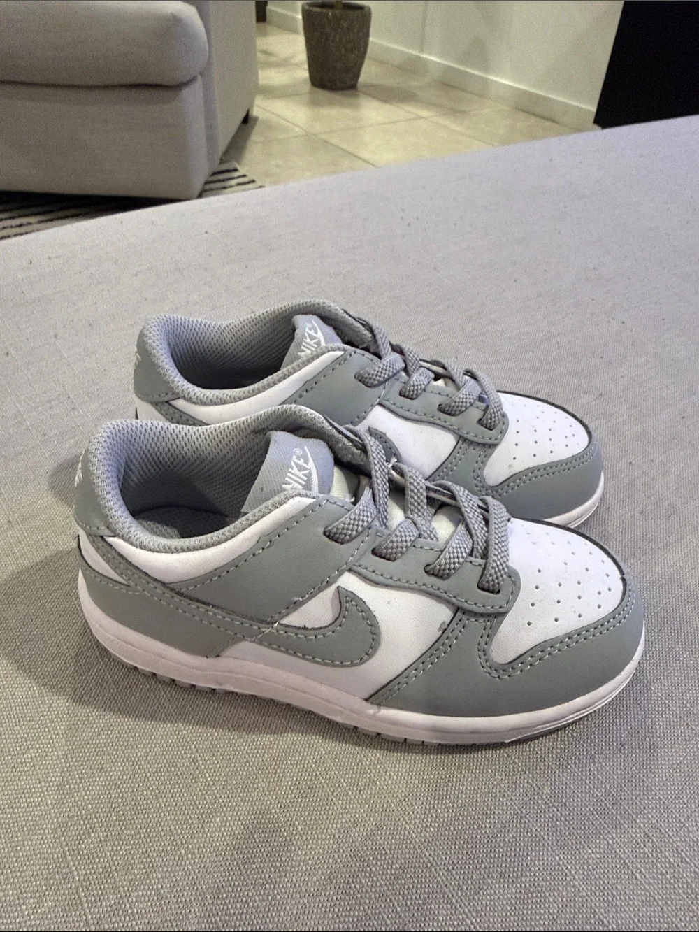 Nike Kids Low-Top Sneakers in Gray and White